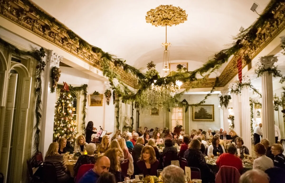 A wide view of guests dining inside Belmont Mansion during the Southern Mansion Reader Weekend