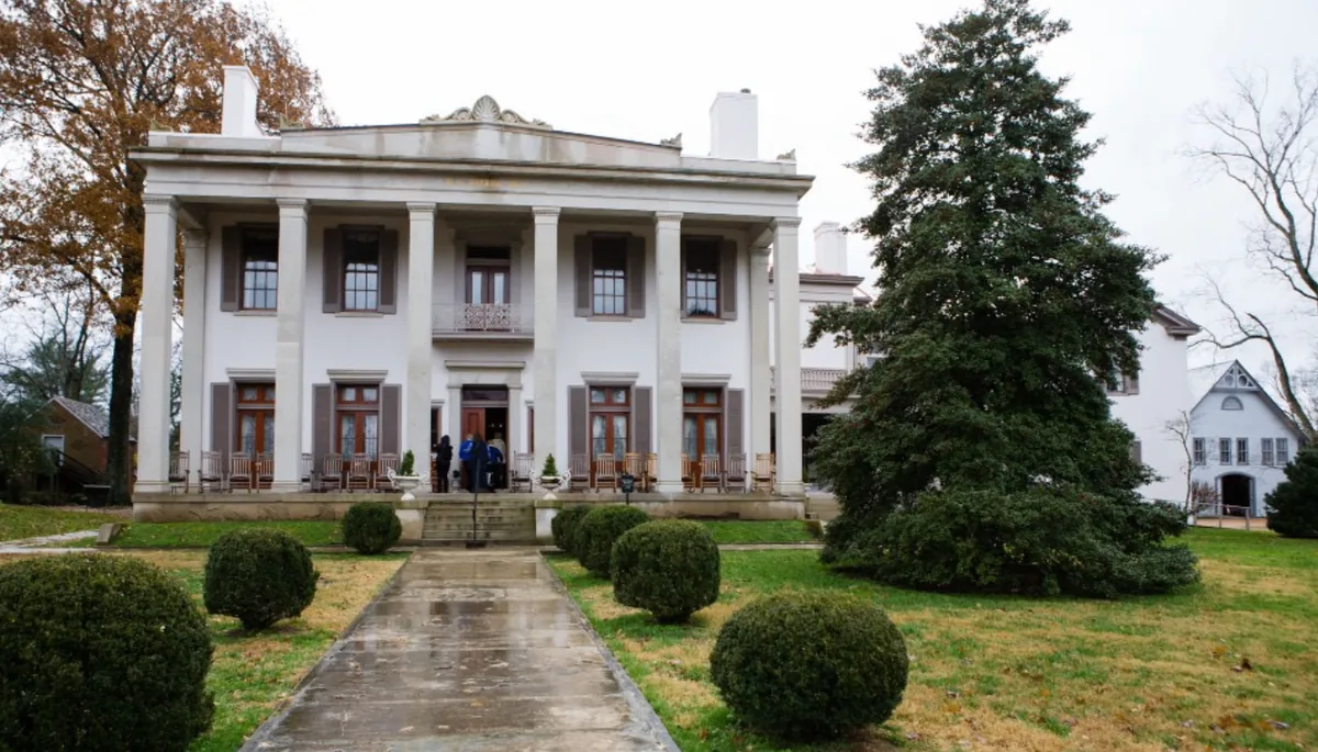 The exterior of Belmont Mansion during the Southern Mansion Reader Weekend